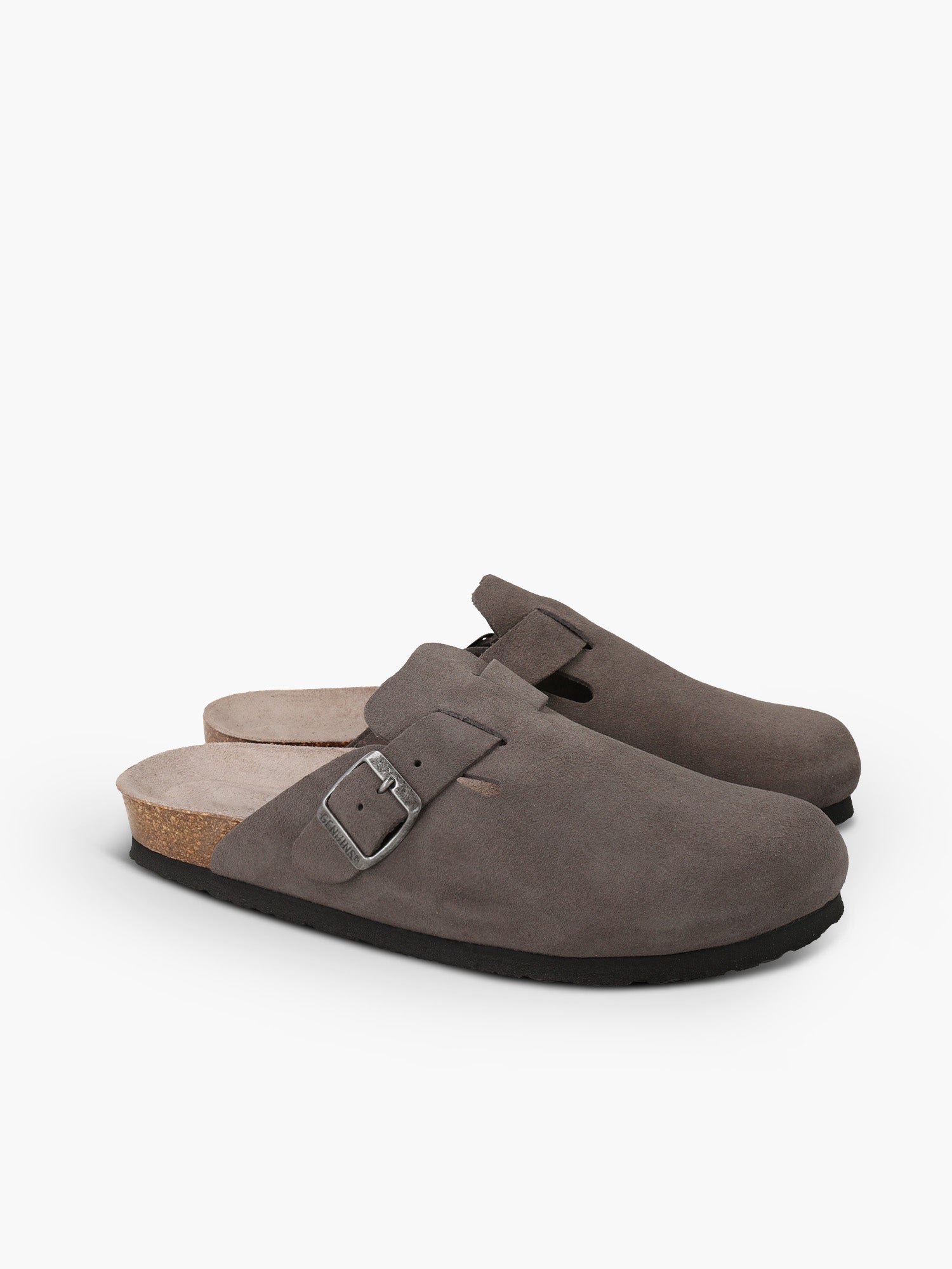 Zueco Genuins Riva  de piel serraje color gris con planta anatómica de caucho corcho y hebilla ajustable metálica para hombre, vista lateral doble.